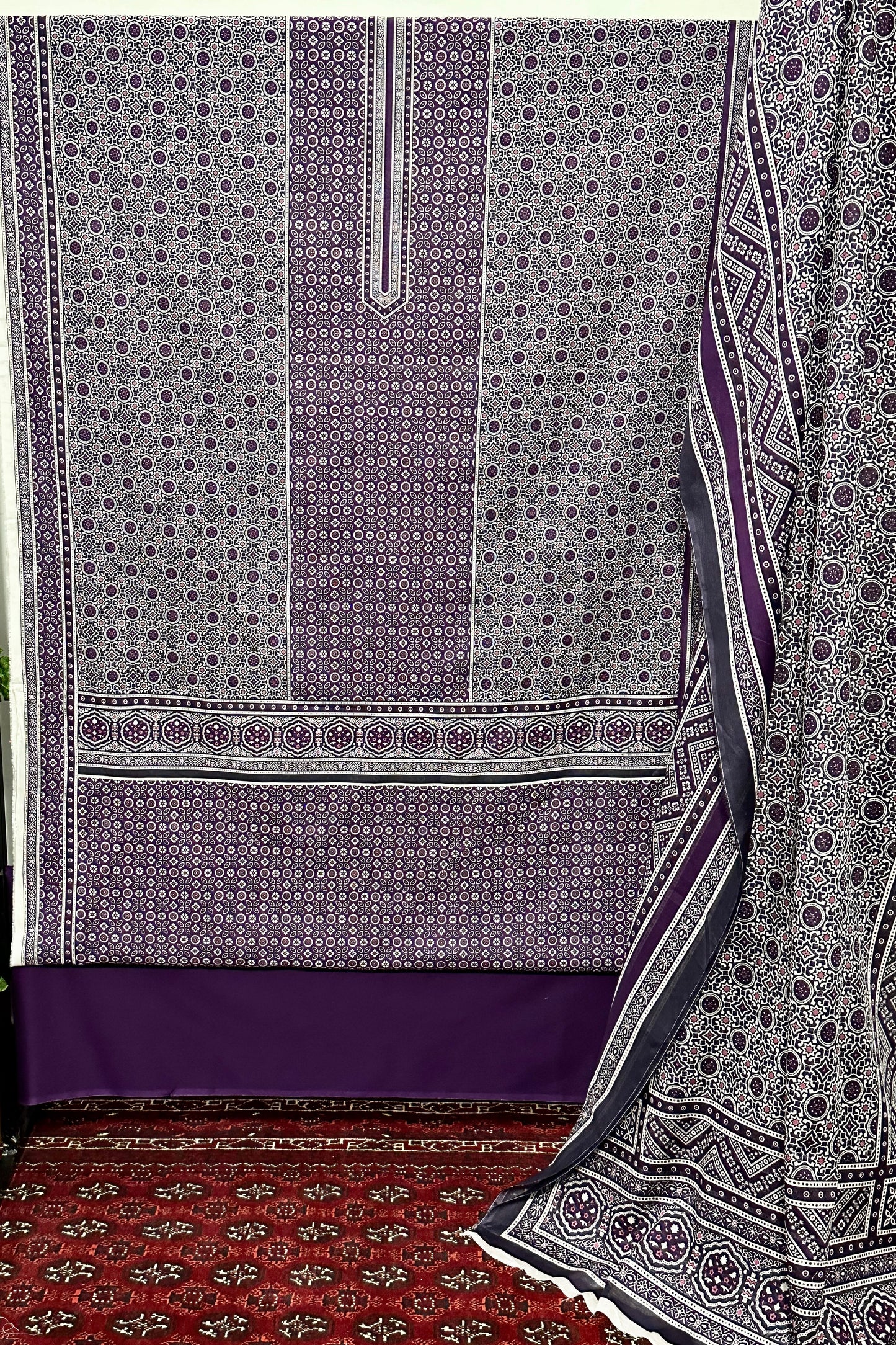 The 4021 - Bin Saeed Lawn 3 Piece Unstitched Digital Printed Fabric