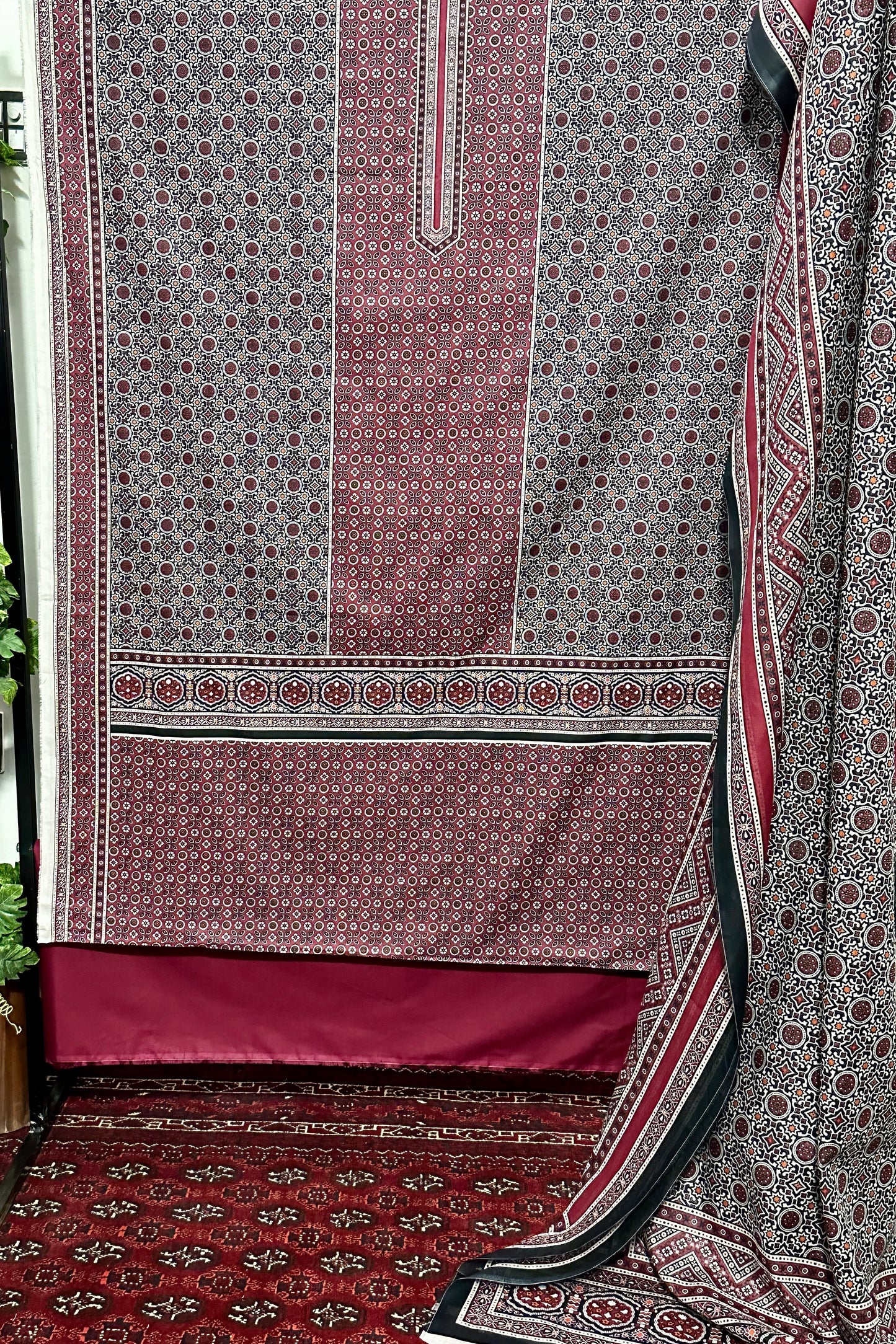 The 4043 - Bin Saeed Lawn 3 Piece Unstitched Digital Printed Fabric